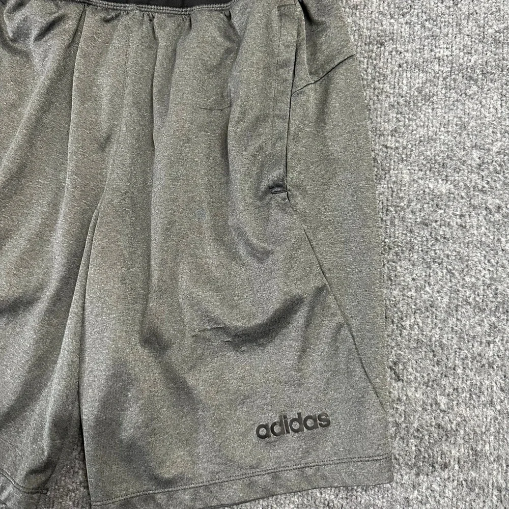 Adidas Shorts Mens Size S Gray Heather Athletic Gym Pockets Good Condition Snag